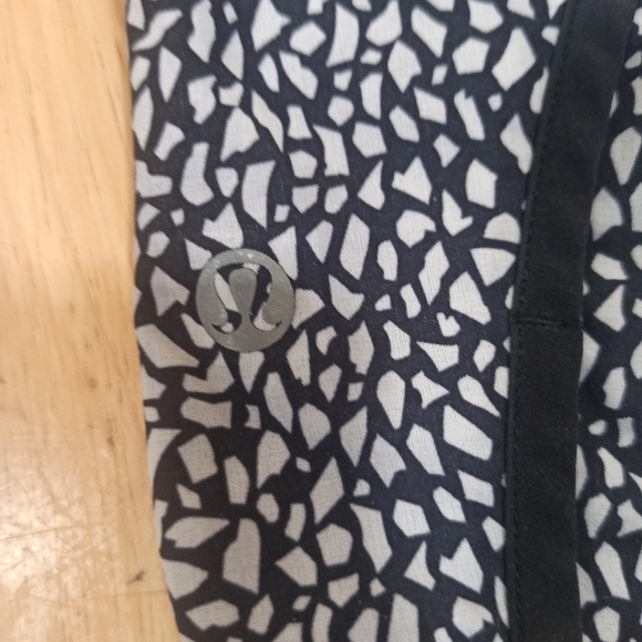 Lululemon women's athletic shorts. Size 6 - Picture 6 of 13